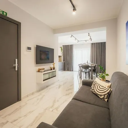 New - Only Unit 4 Modern 2-bedroom With Common Heated Jacuzzi By Sf Homes *