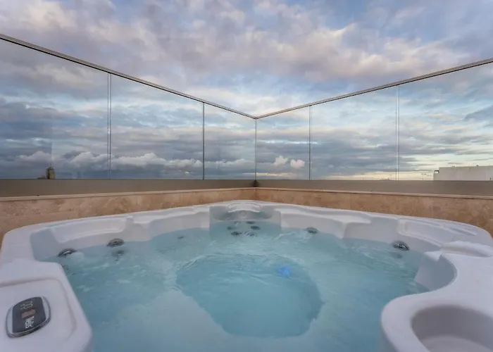 Apartament New - Only Unit 4 Modern 2-bedroom With Common Heated Jacuzzi By Sf Homes *