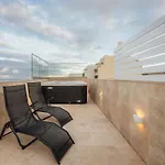 New - Only Unit 4 Modern 2-bedroom With Common Heated Jacuzzi By Sf Homes Saint Julian's