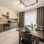 New - Only Unit 4 Modern 2-bedroom With Common Heated Jacuzzi By Sf Homes *