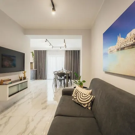 New - Only Unit 4 Modern 2-bedroom With Common Heated Jacuzzi By Sf Homes *