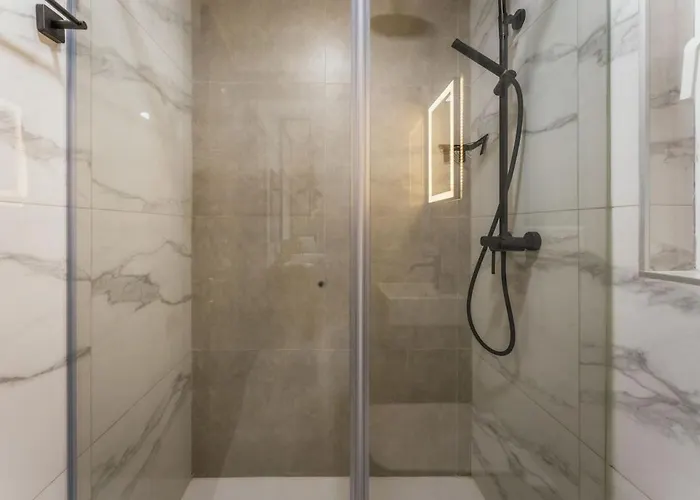 New - Only Unit 4 Modern 2-bedroom With Common Heated Jacuzzi By Sf Homes *