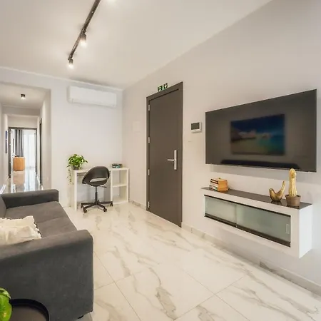 New - Only Unit 4 Modern 2-bedroom With Common Heated Jacuzzi By Sf Homes * Saint Julian's